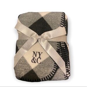 New York and Company Blanket Throw Black White
